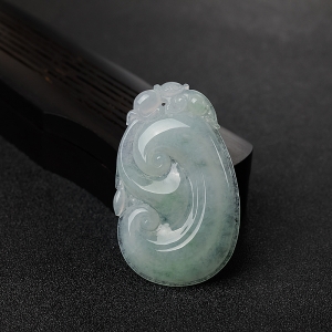 糯冰种浅绿翡翠如意吊坠
