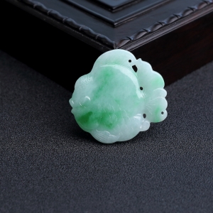 糯种飘花翡翠金鱼吊坠