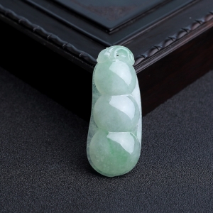 糯种浅绿翡翠福豆吊坠