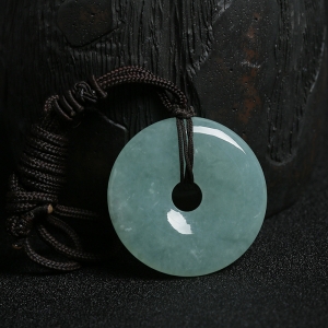 糯冰种浅绿翡翠平安扣