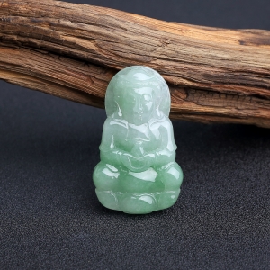 糯种浅绿翡翠观音吊坠