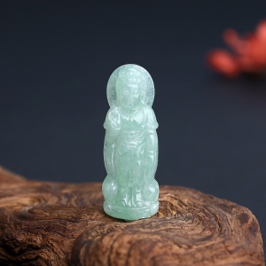 糯种浅绿翡翠观音吊坠