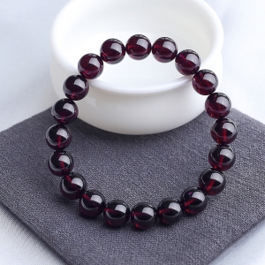 9.5mm紫色石榴石手串