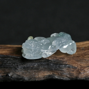 冰糯种飘花翡翠貔貅吊坠