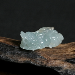 冰糯种无色翡翠貔貅吊坠