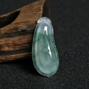 冰糯种飘花翡翠福瓜吊坠