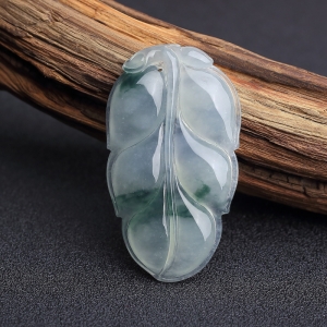 糯冰种飘花翡翠叶子吊坠