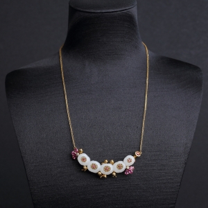 18K镶和田白玉籽料花型锁骨链