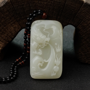 新疆和田白玉籽料龙吊坠