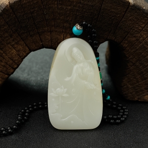新疆和田白玉籽料观音吊坠