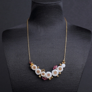 18K镶籽料和田白玉花型锁骨链