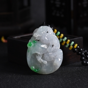 糯冰种春带彩翡翠辰龙吊坠