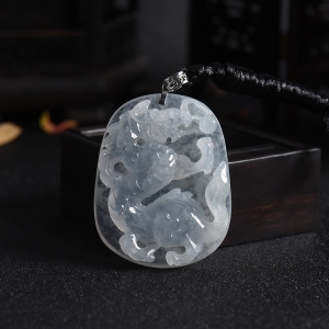 糯冰种白色翡翠辰龙吊坠