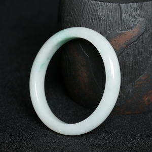 56.5#豆种飘花翡翠贵妃镯