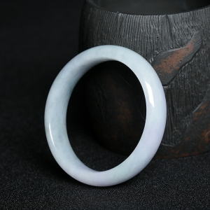 58#豆种春带彩翡翠贵妃镯