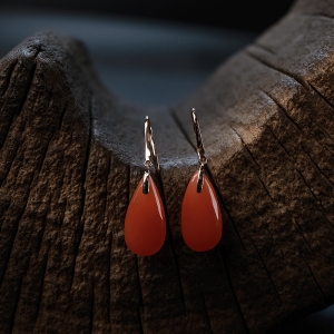 18K金镶樱桃红南红水滴耳环