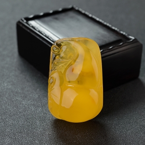 鸡油黄金绞蜜葫芦吊坠