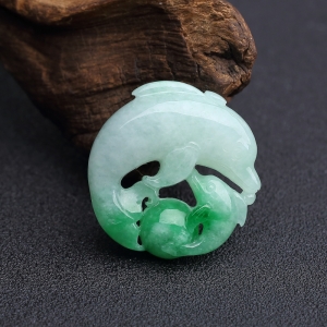 糯种飘翠翡翠海豚吊坠