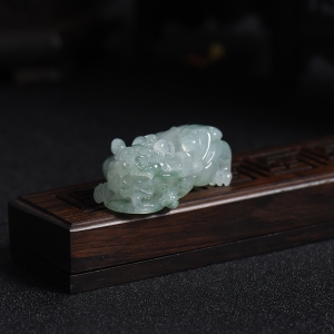糯冰种飘花翡翠貔貅吊坠