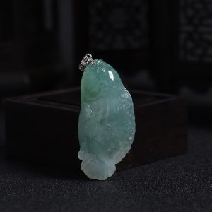 银镶冰种蓝绿翡翠年年有余吊坠