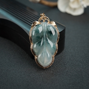 18K金镶钻糯种飘花翡翠叶子吊坠