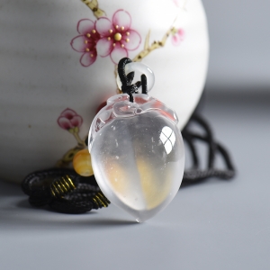 冰种透明水沫玉寿桃吊坠