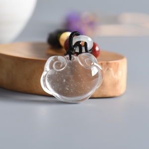 冰种透明水沫玉如意锁吊坠