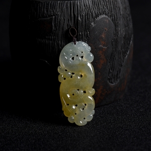 冰种俏色翡翠辰龙吊坠