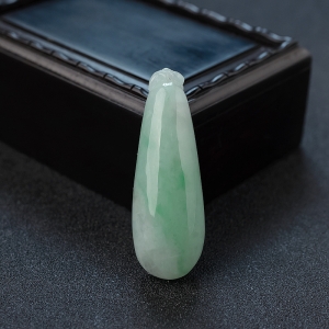 糯种浅绿翡翠福瓜吊坠