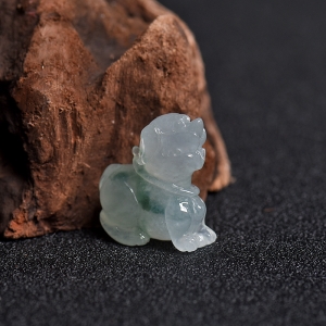 糯冰种飘花翡翠旺财吊坠