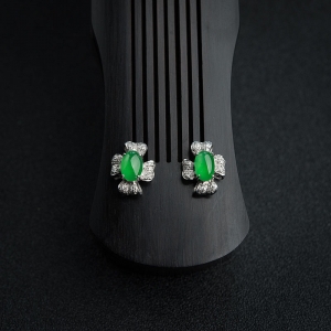18K镶冰种阳绿翡翠耳钉