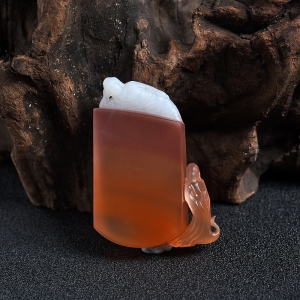 红白料南红悟道成佛吊坠