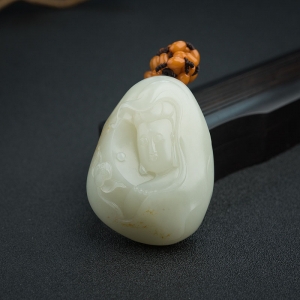 新疆和田青白玉籽料观音吊坠