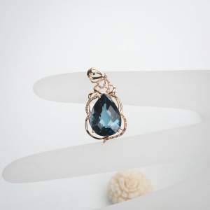 18k镶蓝色托帕石吊坠
