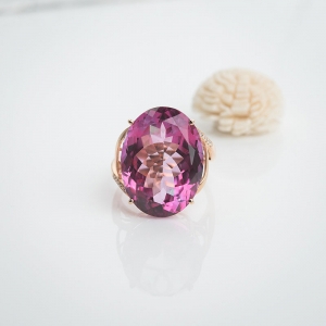 18k镶粉色托帕石戒指