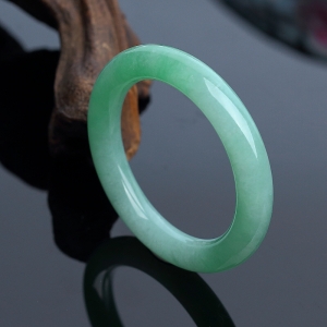 57#糯种翠色翡翠圆镯