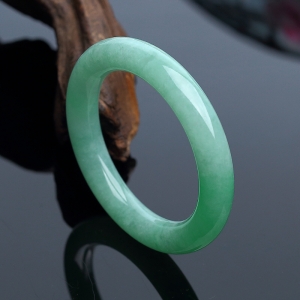 57#糯种翠色翡翠圆镯