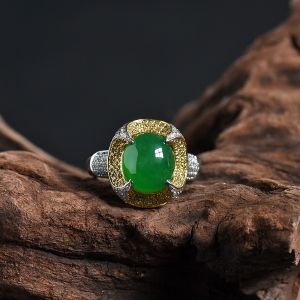 18k金镶钻糯冰种阳绿翡翠戒指