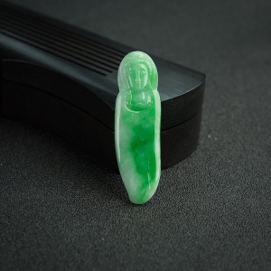 糯种飘翠翡翠观音吊坠