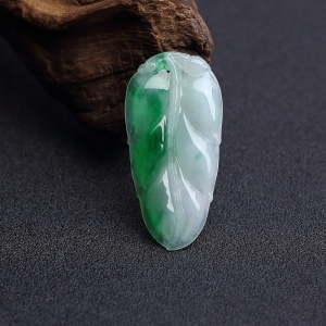 糯种飘翠翡翠叶子吊坠