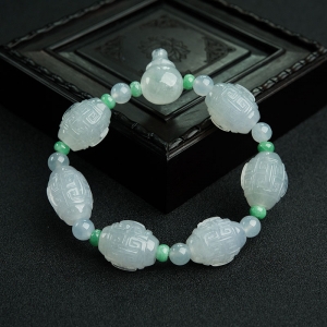 糯种浅绿翡翠手串