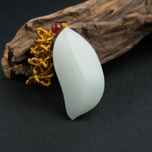 俄料白玉山料随形吊坠