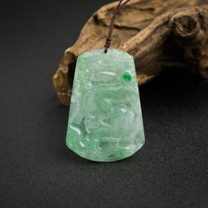 糯种飘翠翡翠龙牌吊坠