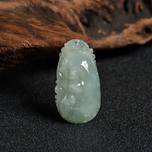 糯种飘花翡翠如意吊坠