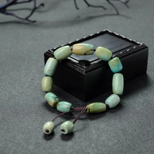 中高瓷铁线俏色绿松石桶珠手串