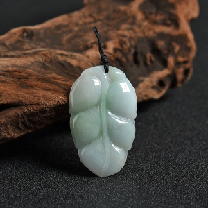 糯种浅绿翡翠金枝玉叶吊坠