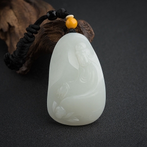 新疆和田白玉籽料观音吊坠