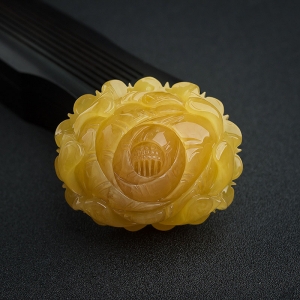 褐黄蜜蜡花开富贵吊坠