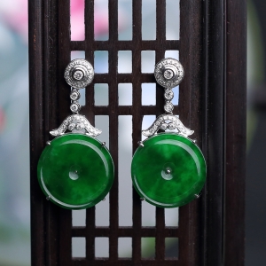 18K镶糯种翠色翡翠耳坠
