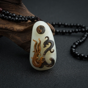 俄料俏色和田玉古龙凤吊坠